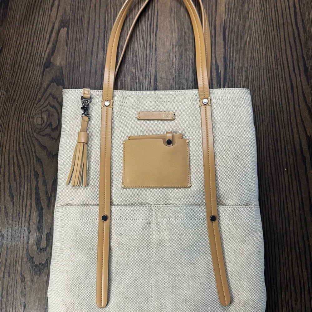 Sherpani Cream and Tan Tote Bag - Picture 1 of 9
